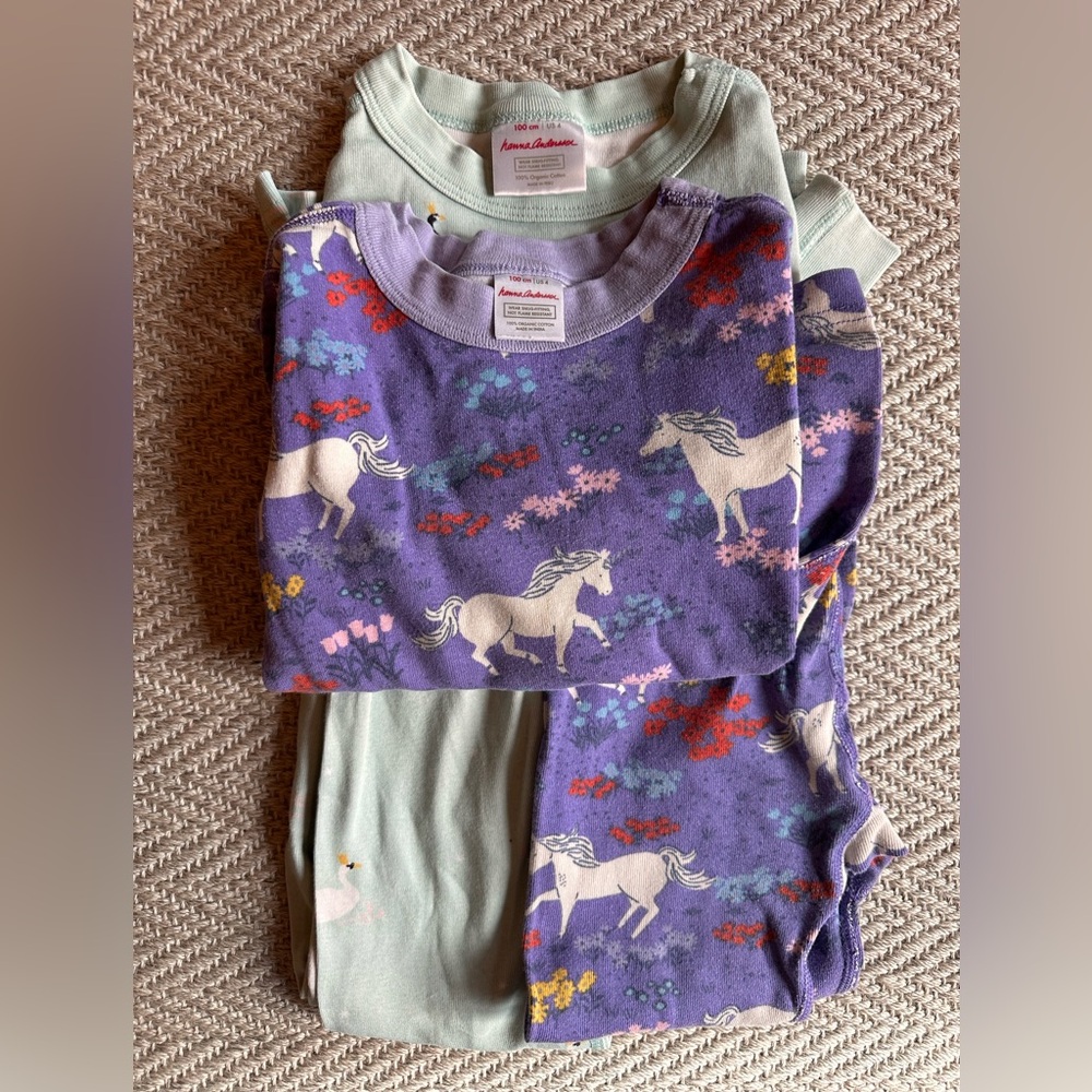 2 sets of Hanna Andersson pajamas 4T (100cm)